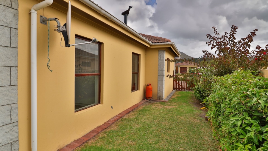 3 Bedroom Property for Sale in Sandbaai Western Cape